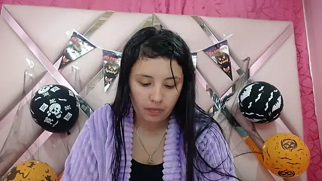 Snapshot of nathaly_low1 chatting on October 24, 2025, 3:05 am nathaly low1 online show from October 24, 2025, 3:05 am