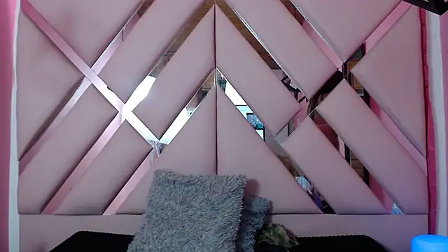 Snapshot of nathaly_low1 chatting on March 19, 2025, 1:07 pm nathaly low1 online show from March 19, 2025, 1:07 pm