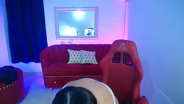 nathaly low1 online show from June 4, 2026, 12:43 pm