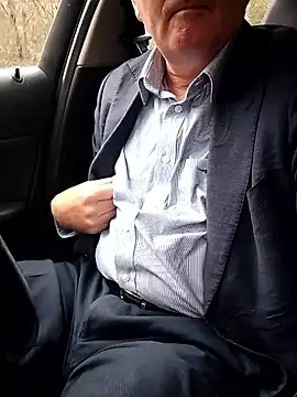 stiffandlubedxh online show from October 26, 2025, 9:15 pm