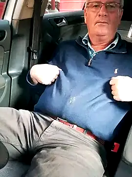 stiffandlubedxh online show from September 19, 2025, 7:45 am