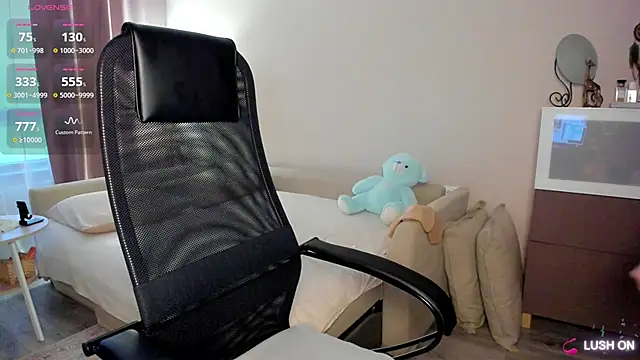 Snapshot of DannaEvan chatting on February 17, 2026, 2:20 am DannaEvan online show from February 17, 2026, 2:20 am