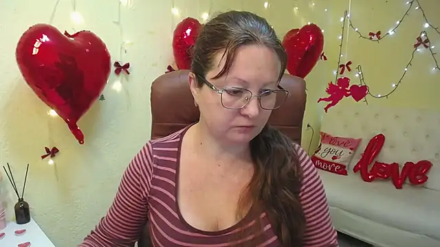 Snapshot of VanessaHotts chatting on February 6, 2026, 8:43 am VanessaHotts online show from February 6, 2026, 8:43 am