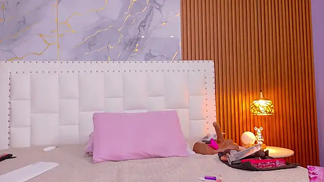 naughty ebonyy online show from March 1, 2026, 7:47 pm