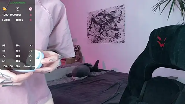 pale skin online show from October 26, 2025, 2:28 pm