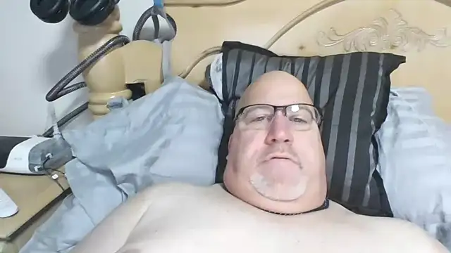 Bigbear0563 online show from December 19, 2025, 3:36 pm