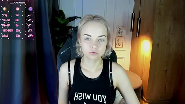 StephanieSweety online show from March 7, 2025, 5:29 am