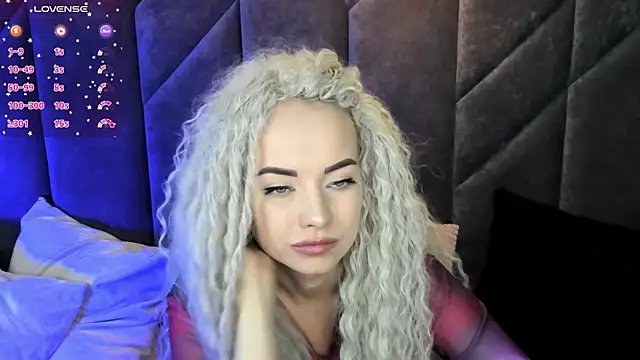 StephanieSweety online show from March 19, 2025, 4:45 pm