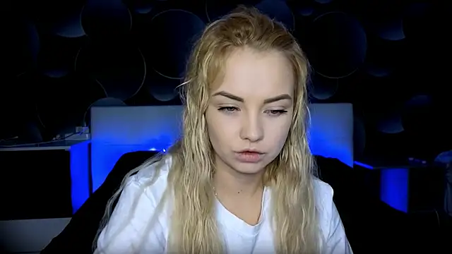 StephanieSweety online show from November 14, 2025, 11:36 am