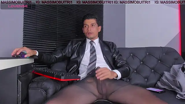 Snapshot of massimo_g chatting on April 18, 2026, 12:57 am massimo g online show from April 18, 2026, 12:57 am