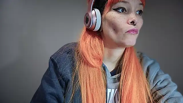 Snapshot of FRRANNKIE chatting on November 8, 2025, 10:35 pm FRRANNKIE online show from November 8, 2025, 10:35 pm