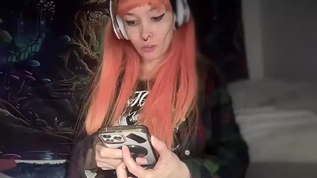 Snapshot of FRRANNKIE chatting on December 18, 2025, 2:21 pm FRRANNKIE online show from December 18, 2025, 2:21 pm