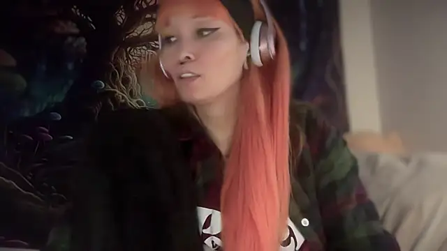 Snapshot of FRRANNKIE chatting on December 19, 2025, 2:52 pm FRRANNKIE online show from December 19, 2025, 2:52 pm