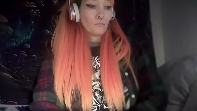 Snapshot of FRRANNKIE chatting on December 17, 2025, 2:22 pm FRRANNKIE online show from December 17, 2025, 2:22 pm