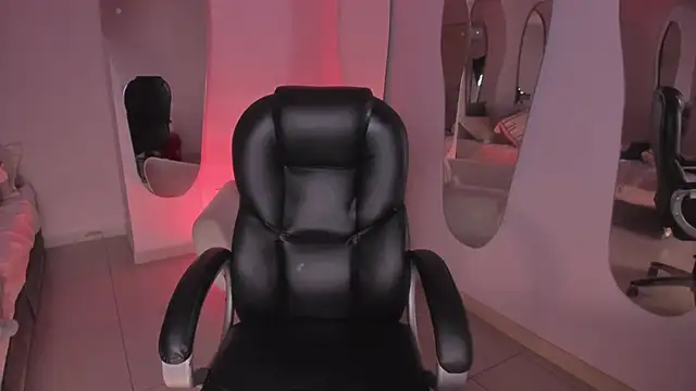 Snapshot of MileyCruz_ chatting on March 12, 2025, 9:44 am MileyCruz online show from March 12, 2025, 9:44 am