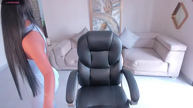 Snapshot of MileyCruz_ chatting on January 7, 2026, 7:19 pm MileyCruz online show from January 7, 2026, 7:19 pm