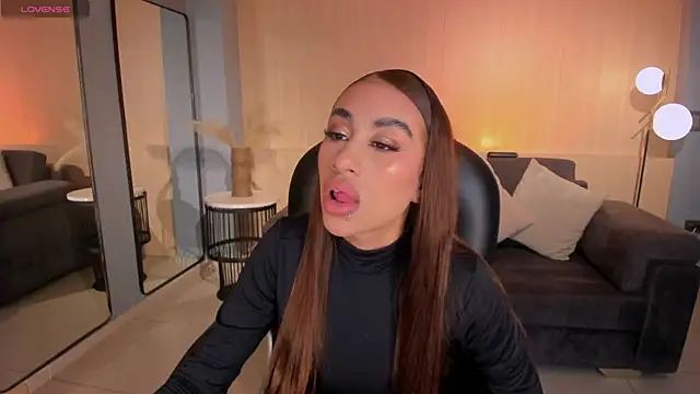 Snapshot of DannaCruz chatting on January 16, 2026, 7:51 pm DannaCruz online show from January 16, 2026, 7:51 pm