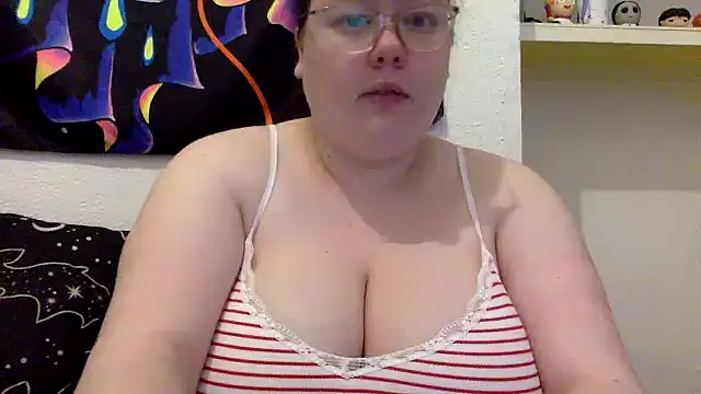 Snapshot of Sexycurvyemilyy chatting on February 6, 2026, 8:38 pm Sexycurvyemilyy online show from February 6, 2026, 8:38 pm