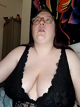 Snapshot of Sexycurvyemilyy chatting on March 1, 2026, 10:10 pm Sexycurvyemilyy online show from March 1, 2026, 10:10 pm