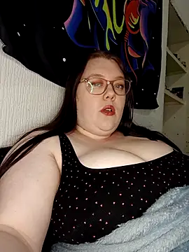 Snapshot of Sexycurvyemilyy chatting on February 27, 2026, 9:47 pm Sexycurvyemilyy online show from February 27, 2026, 9:47 pm