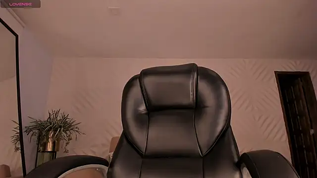 SophiePalmer online show from November 19, 2025, 10:37 am