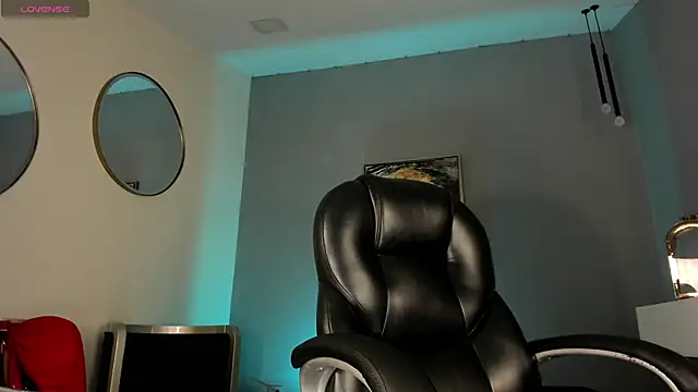 SophiePalmer online show from October 28, 2025, 11:31 am