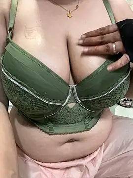 Sexybomb33 online show from February 15, 2026, 9:36 pm