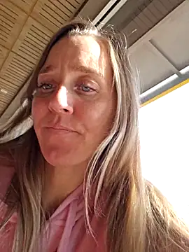 SkyelarSommer online show from February 3, 2026, 2:44 pm