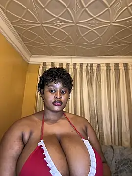 Snapshot of KnockoutBestie chatting on May 4, 2026, 7:17 pm KnockoutBestie online show from May 4, 2026, 7:17 pm