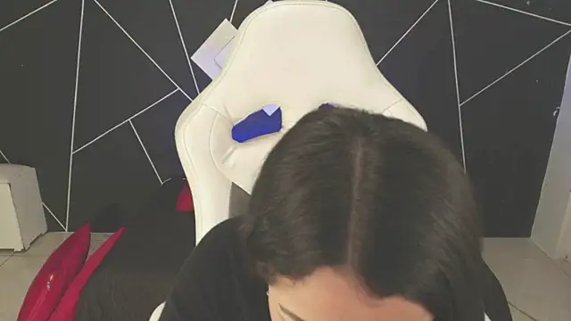 farichell online show from September 18, 2025, 8:56 pm