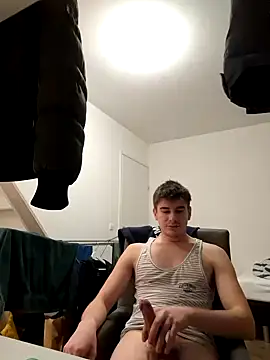 Snapshot of bestboy18 chatting on December 5, 2024, 5:01 pm bestboy18 online show from December 5, 2024, 5:01 pm