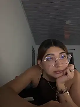 Snapshot of esteni chatting on May 20, 2026, 11:57 pm esteni online show from May 20, 2026, 11:57 pm