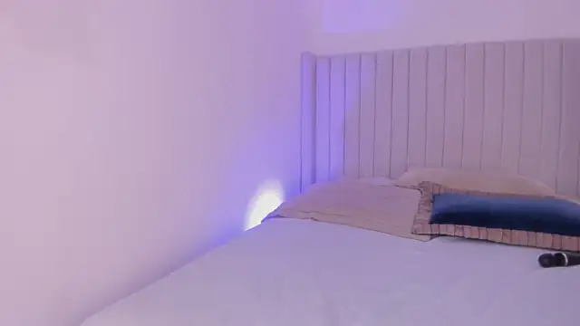 luisah  online show from September 21, 2025, 9:20 pm