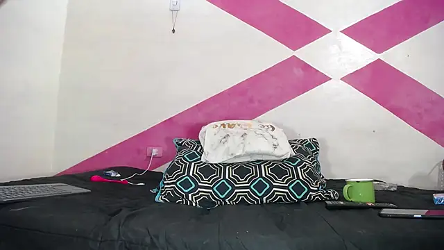 MIA luxce29 online show from January 31, 2025, 4:14 am