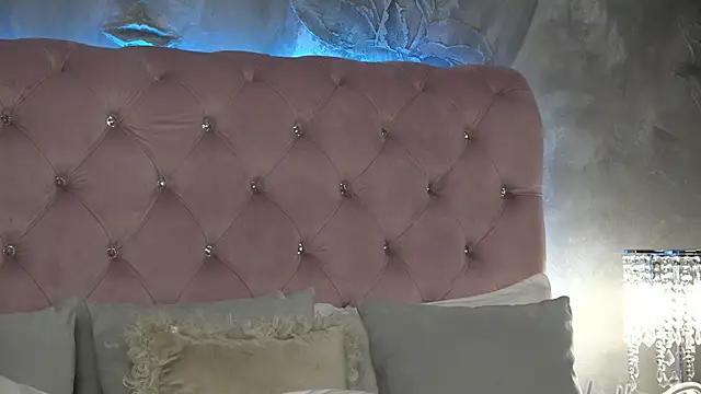 IvyRubens online show from November 29, 2025, 5:18 am