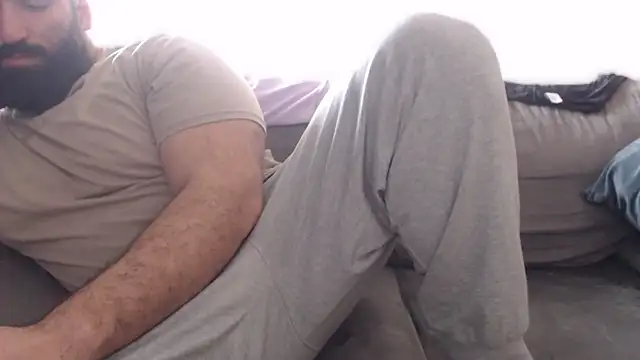 hugemachohandsome online show from December 18, 2025, 11:47 am