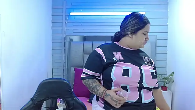 evelin zaens online show from April 2, 2026, 4:52 am