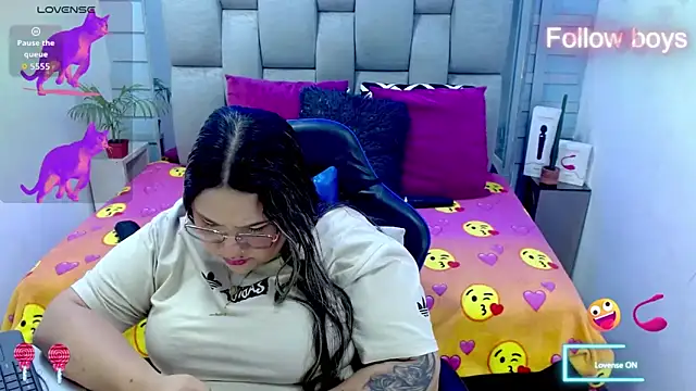 Snapshot of evelin_zaens chatting on February 1, 2026, 4:33 am evelin zaens online show from February 1, 2026, 4:33 am