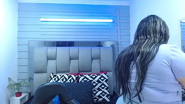 evelin zaens online show from March 12, 2026, 4:29 am