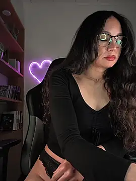 Naughty-Jessie online show from May 18, 2026, 9:19 pm