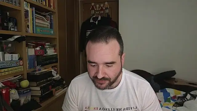 curiosillo83 online show from April 3, 2026, 8:37 pm