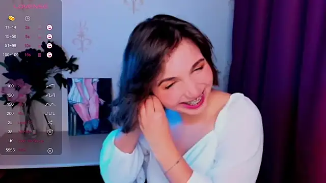 Snapshot of KindHazelHere_ chatting on October 21, 2025, 8:25 am KindHazelHere online show from October 21, 2025, 8:25 am