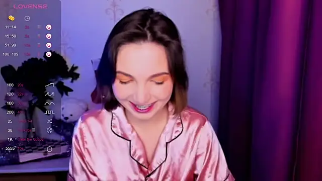 KindHazelHere  online show from December 21, 2025, 6:09 pm