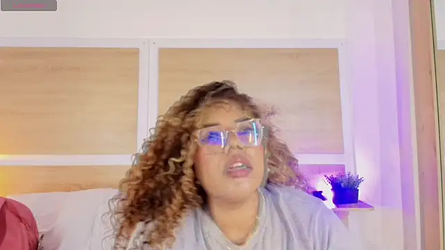  nickypurple  online show from October 24, 2025, 7:24 pm