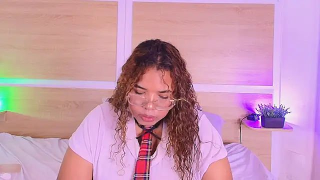 Snapshot of _nickypurple_ chatting on April 5, 2026, 2:57 pm nickypurple online show from April 5, 2026, 2:57 pm