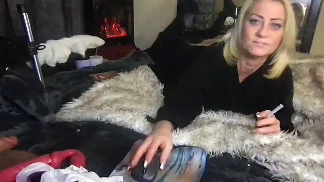 TiffaneyLove online show from November 30, 2025, 11:49 pm