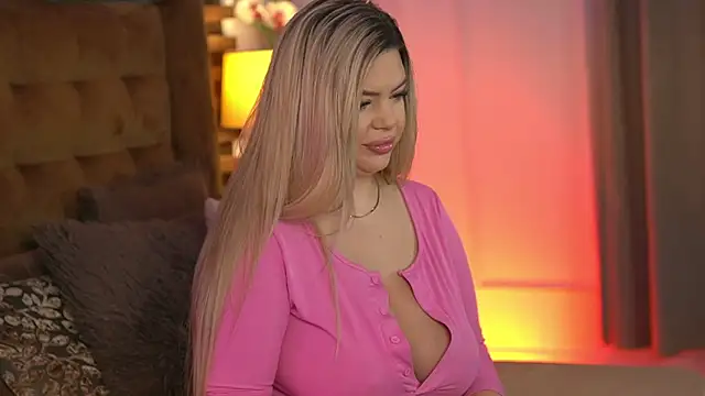 Snapshot of SophieBoobsX chatting on February 21, 2026, 6:37 am SophieBoobsX online show from February 21, 2026, 6:37 am