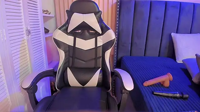 Snapshot of ashlye_miller_ chatting on December 23, 2025, 4:01 am ashlye miller online show from December 23, 2025, 4:01 am