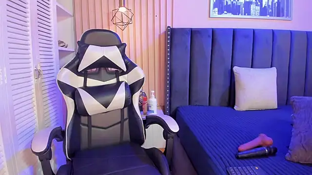 Snapshot of ashlye_miller_ chatting on January 7, 2026, 4:28 am ashlye miller online show from January 7, 2026, 4:28 am