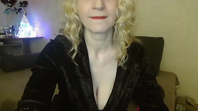 Natasha Nannette online show from February 3, 2026, 3:04 am